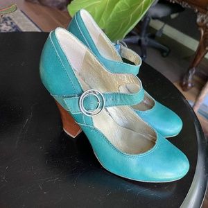 Seychelles Turquoise Leather Heels size 7.5